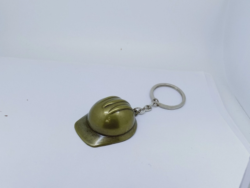 Llavero Metalico en forma de Casco, 55 x 41 x 22 mm