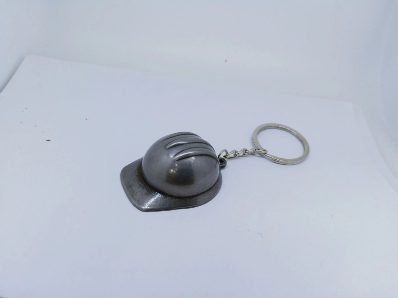 Llavero Metalico en forma de Casco, 55 x 41 x 22 mm