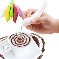 Boligrafo Latte Pen Art, plastico, tamaño 14 x 2.5 x 2 cmts, en caja litografiada