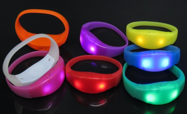 Manilla o Brazalete LED elaborado en Silicona, sin Control de Voz
