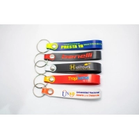 Manilla Llavero Microinyectado, con logo en alto relieve.