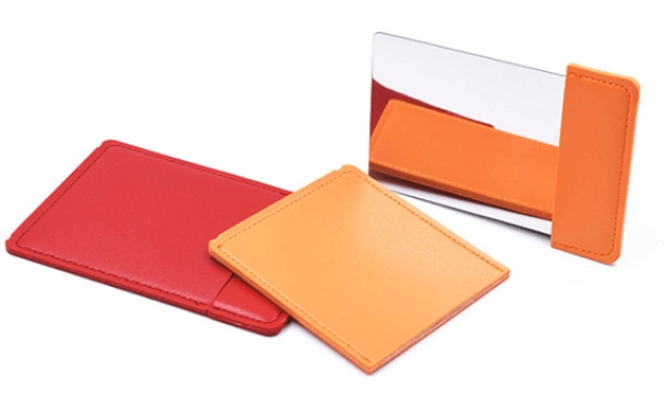 Espejo Irrompible Rectangular, en Acero, 7 x 6.3 cmts, estuche cuerina