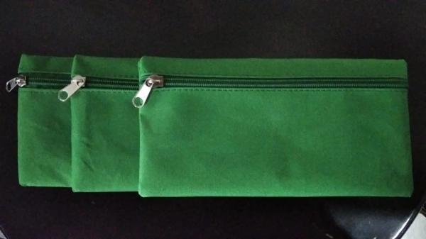 Cartuchera Tailandia, elaborada en lona impermeable, tamaño 23 x 10 cmts