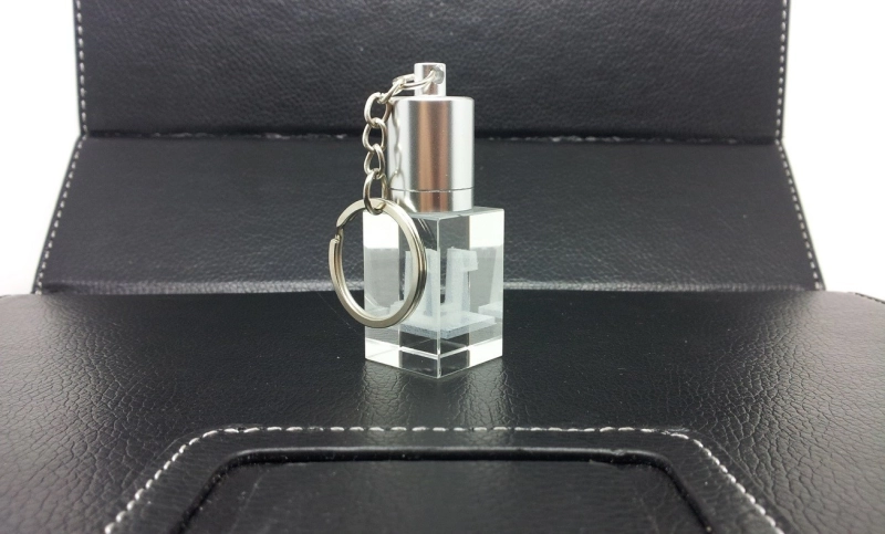 Memoria USB en Metal y Cristal