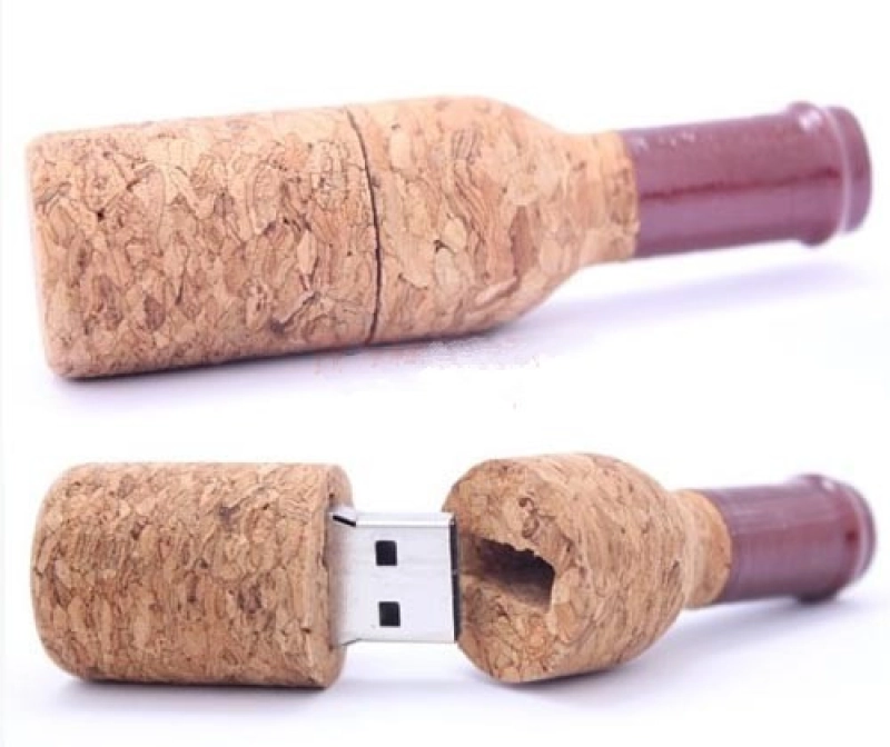 Memoria USB en Madera en 3D diseño Botella de Licor