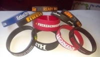Manilla Continua, en silicona, con logo estampado a uno o varios colores