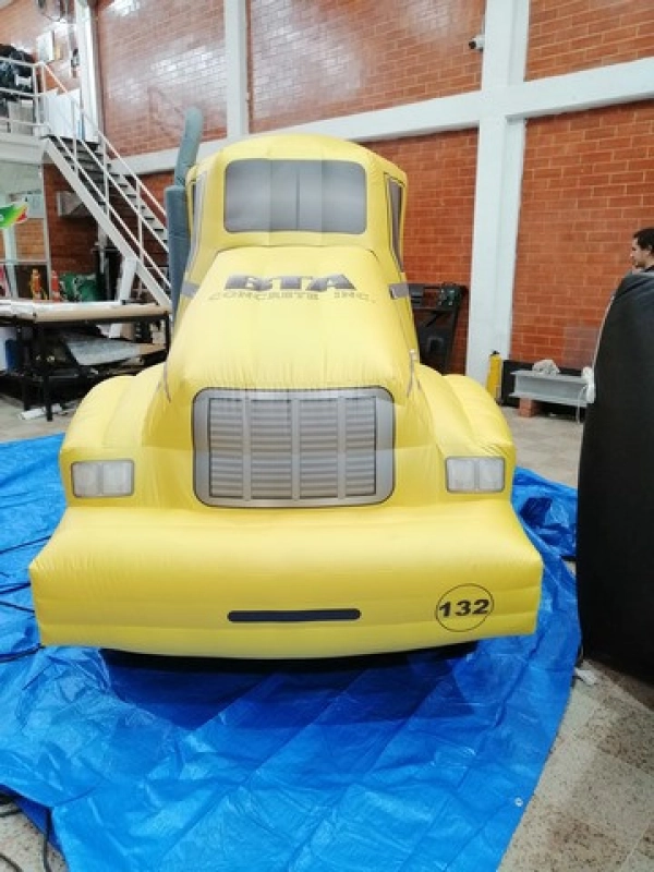 Dummy Inflable Estatico en forma de Camion de Cemento